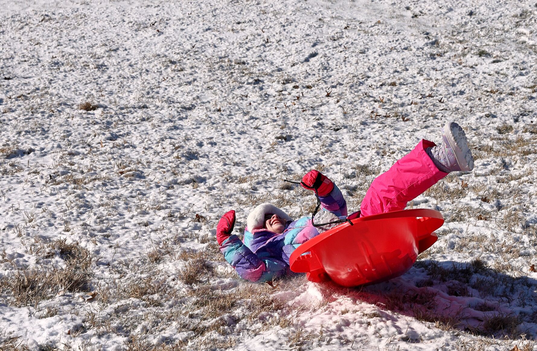 Cold, icy roads cancels schools around 51黑料